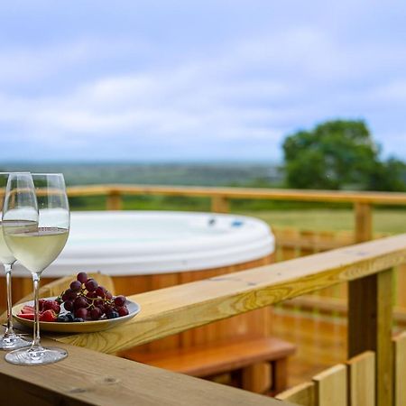 Luxury Log Cabin With A Hot Tub Stone  外观 照片