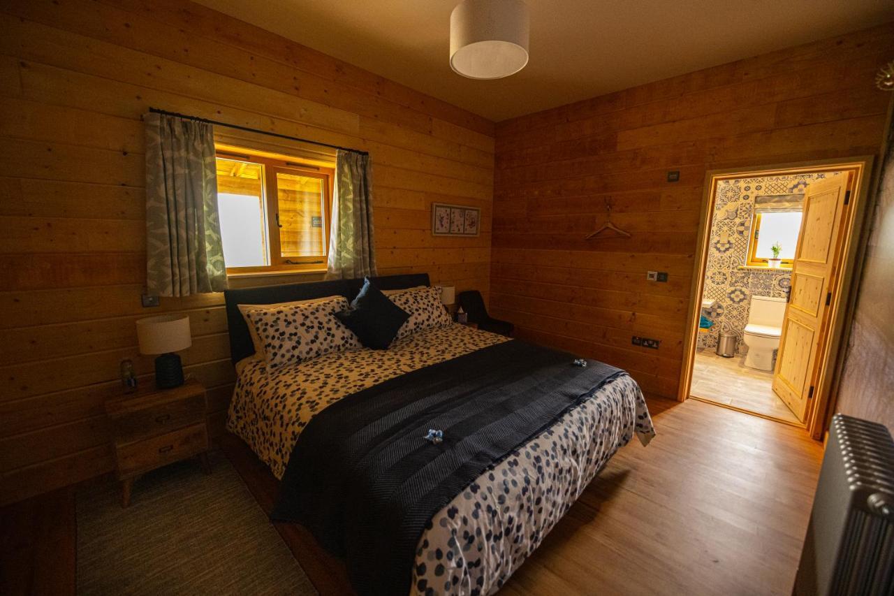 Luxury Log Cabin With A Hot Tub Stone  外观 照片