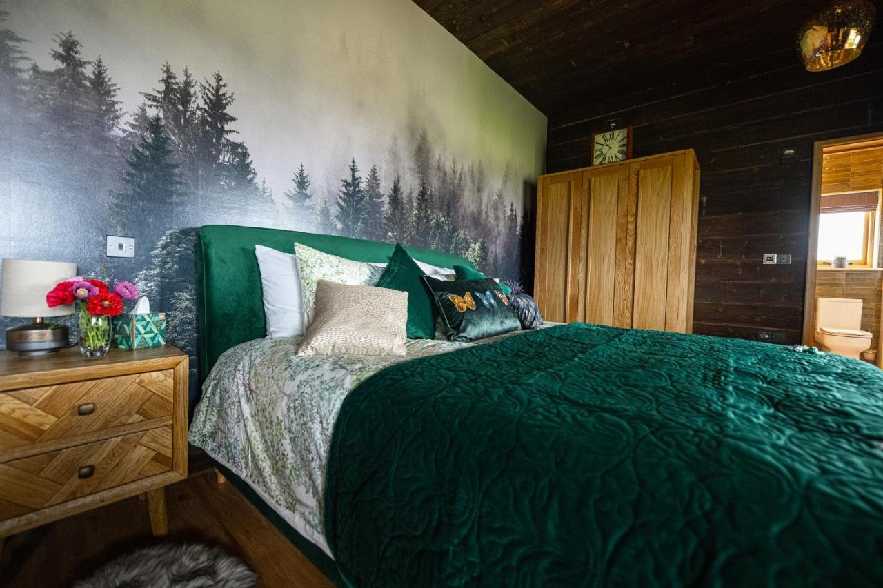 Luxury Log Cabin With A Hot Tub Stone  外观 照片